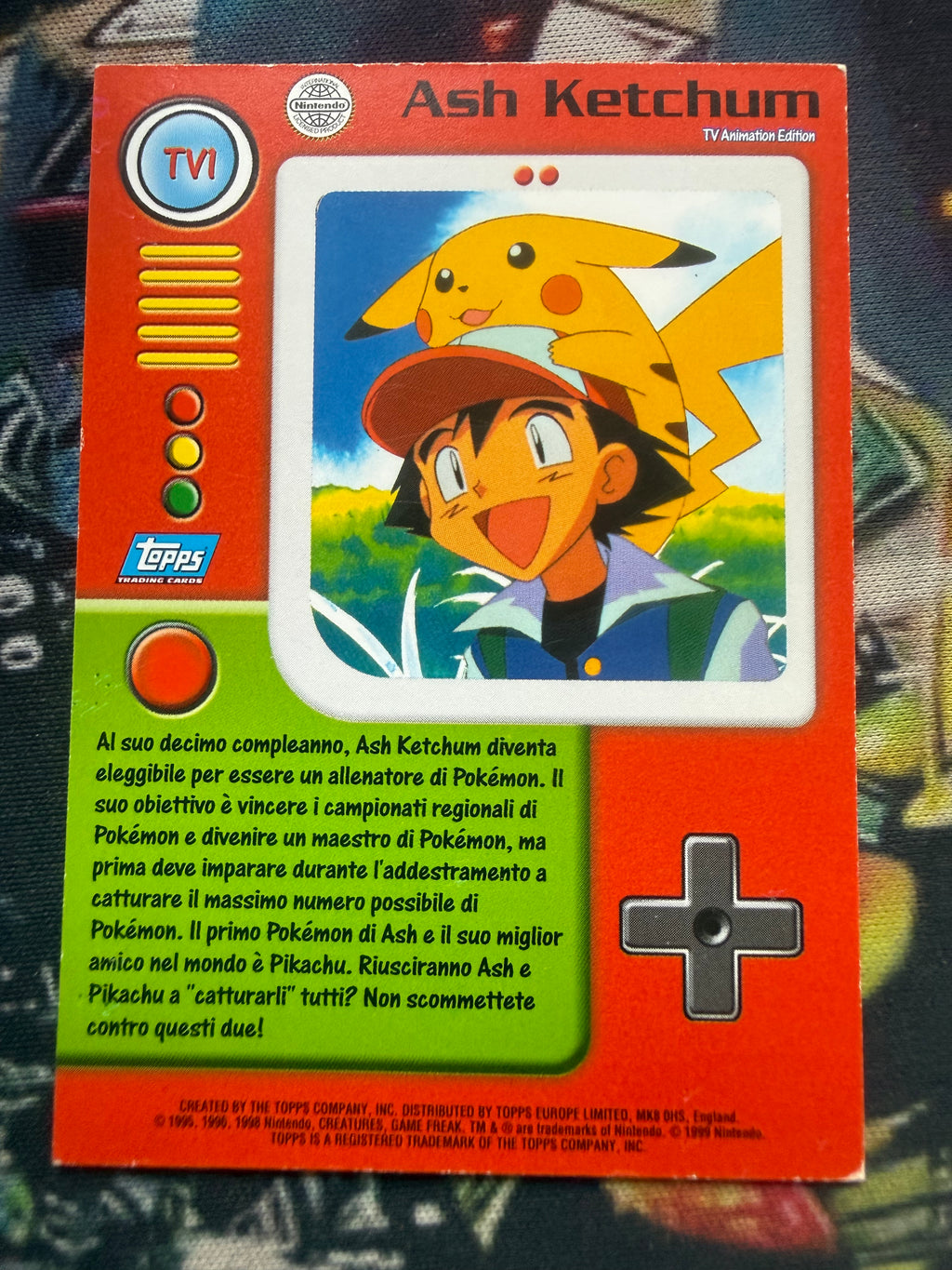 Tops Pokémon TV1 Ash e Pikachu No Holo