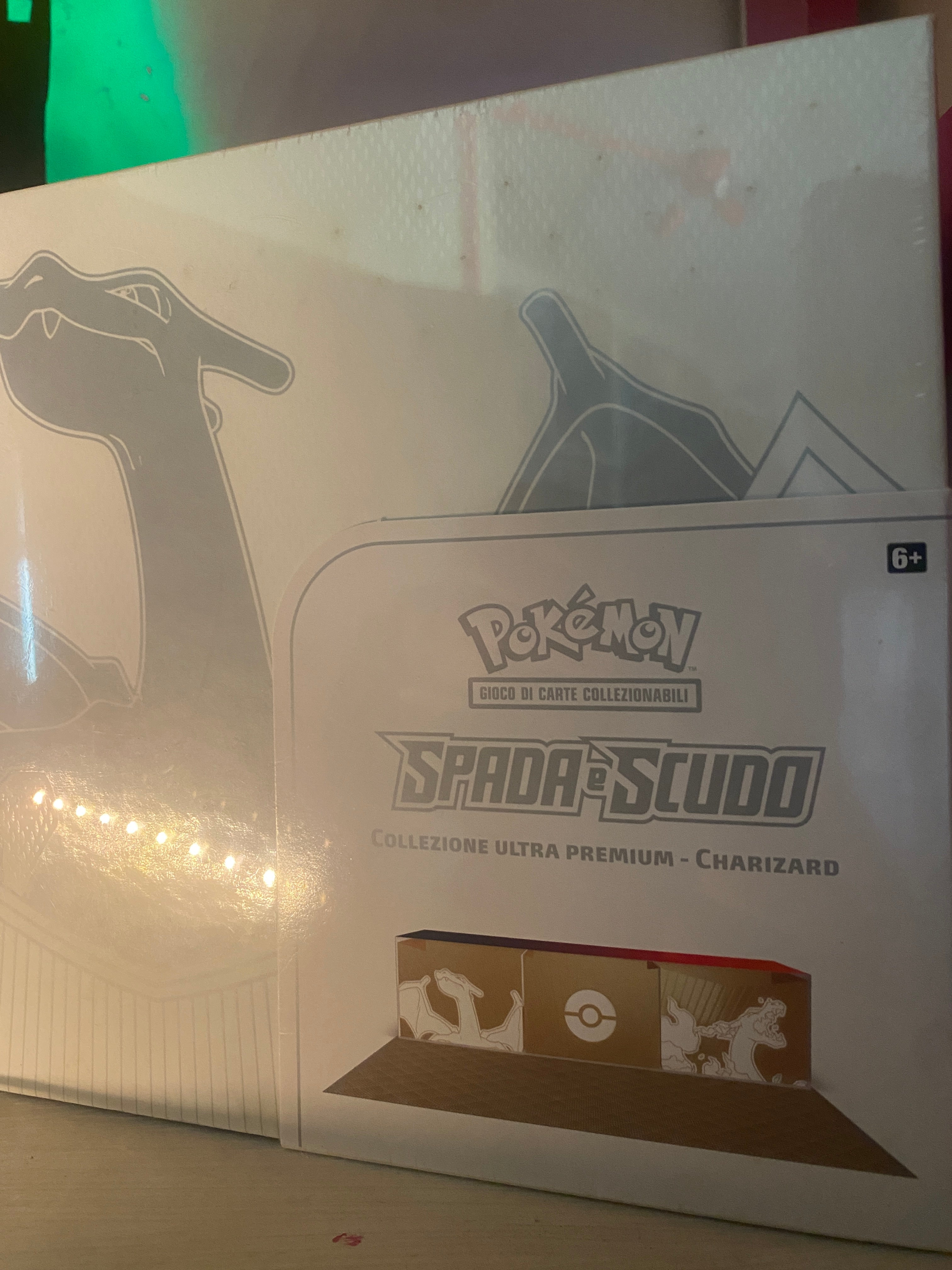 Ultra Premium Collection Charizard ITA Sigillata