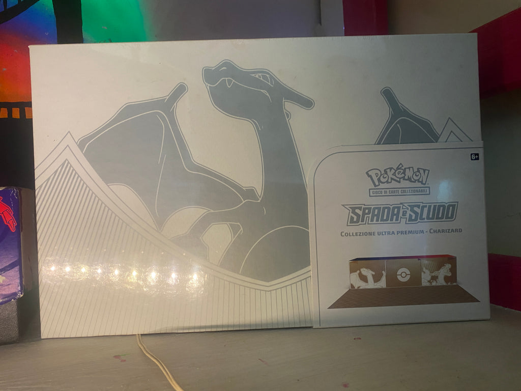 Ultra Premium Collection Charizard ITA Sigillata
